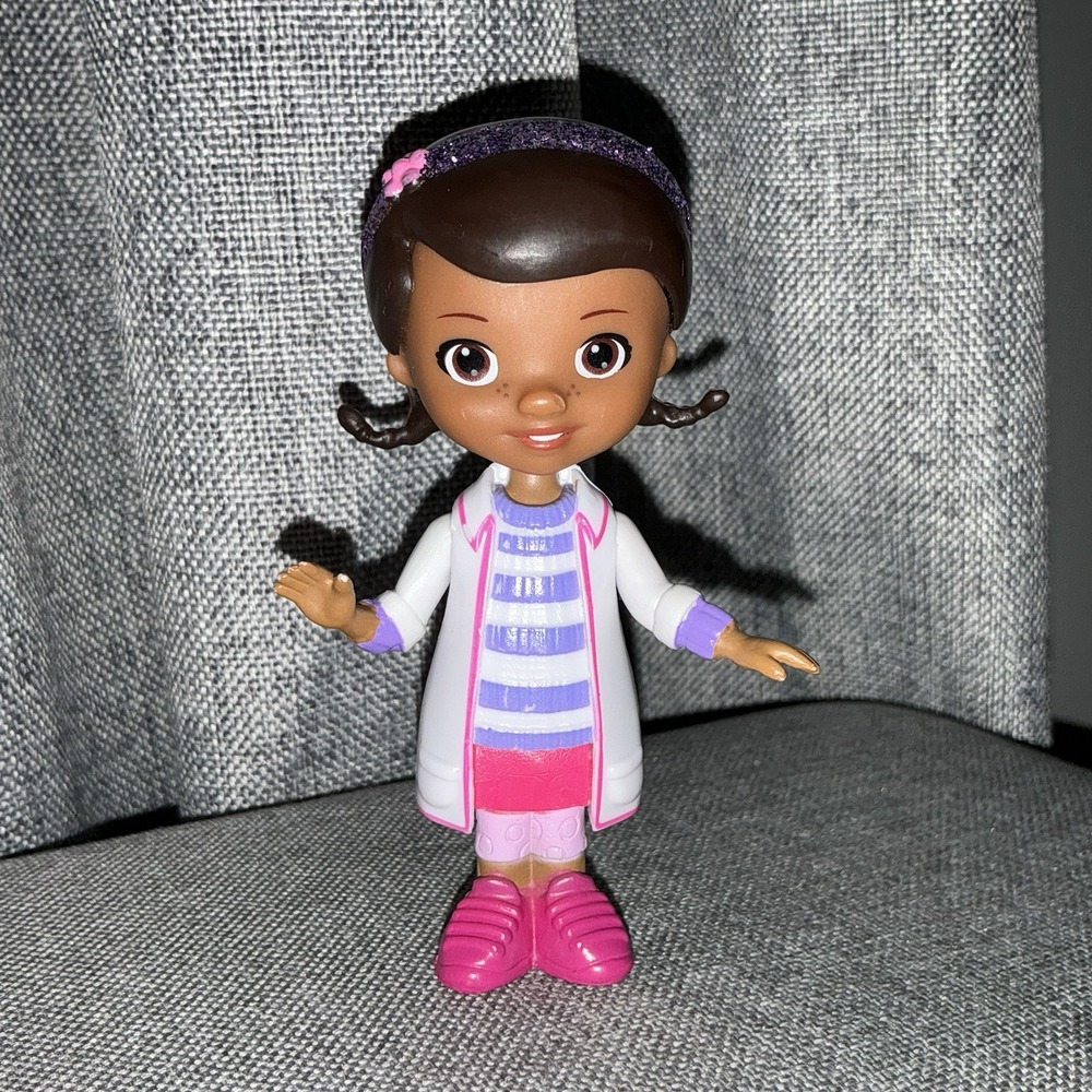 Disney Jr. Doc McStuffins Hospital Nurse Doctor Girl 3.5" Figure Toy